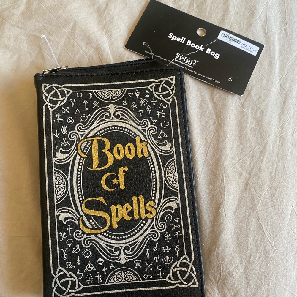 Spirit Book of Spells Black and Gold Spellbook Crossbody Bag, NWT - Picture 3 of 7